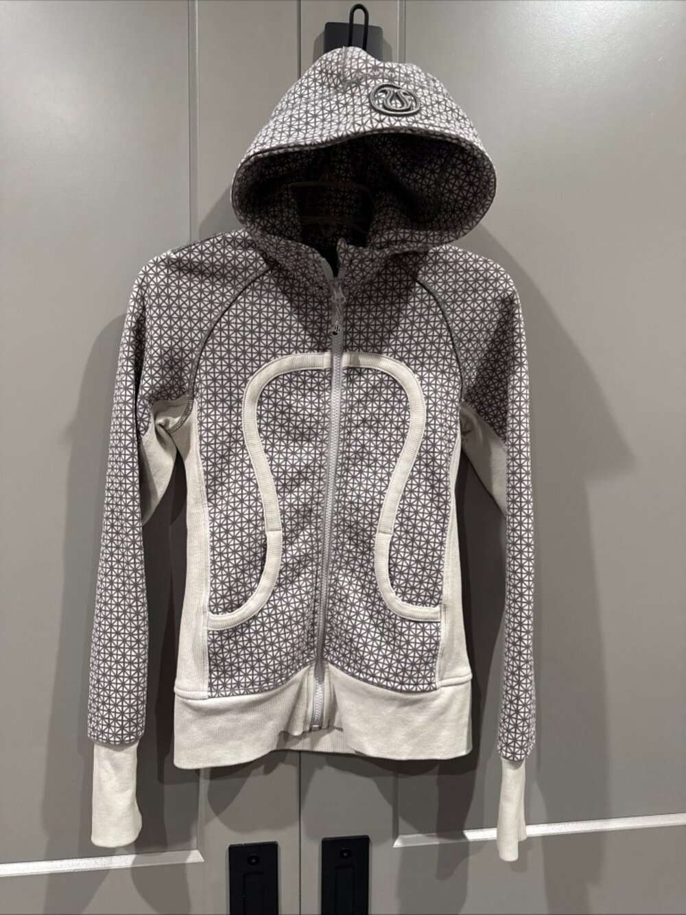 Lululemon Scuba Hoodie Womens Small Gray Striped Full Zip Sweatshirt Jacket